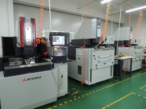 ���^����