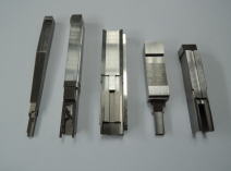 �������H���i